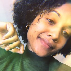 Meet your Posher, Claudia